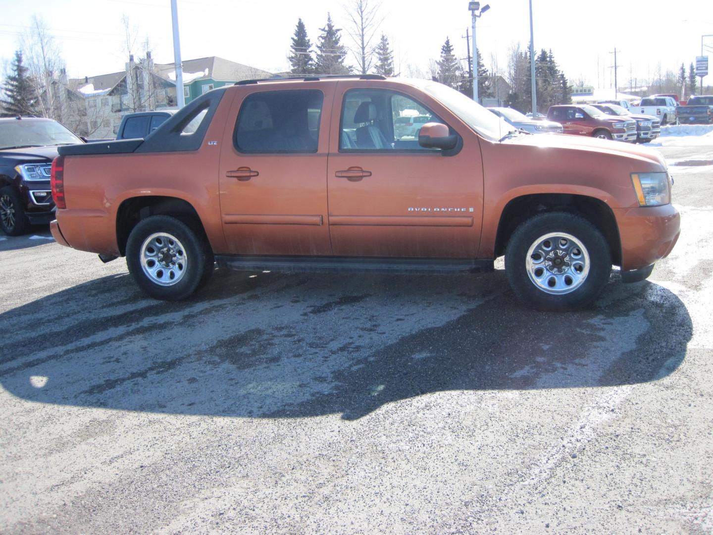 2007 Burnt Orange /Charcoal Chevrolet Avalanche LTZ 4WD (3GNFK12347G) with an 8 Cylinder Engine engine, Automatic transmission, located at 9530 Old Seward Highway, Anchorage, AK, 99515, (907) 349-3343, 61.134140, -149.865570 - Photo#2